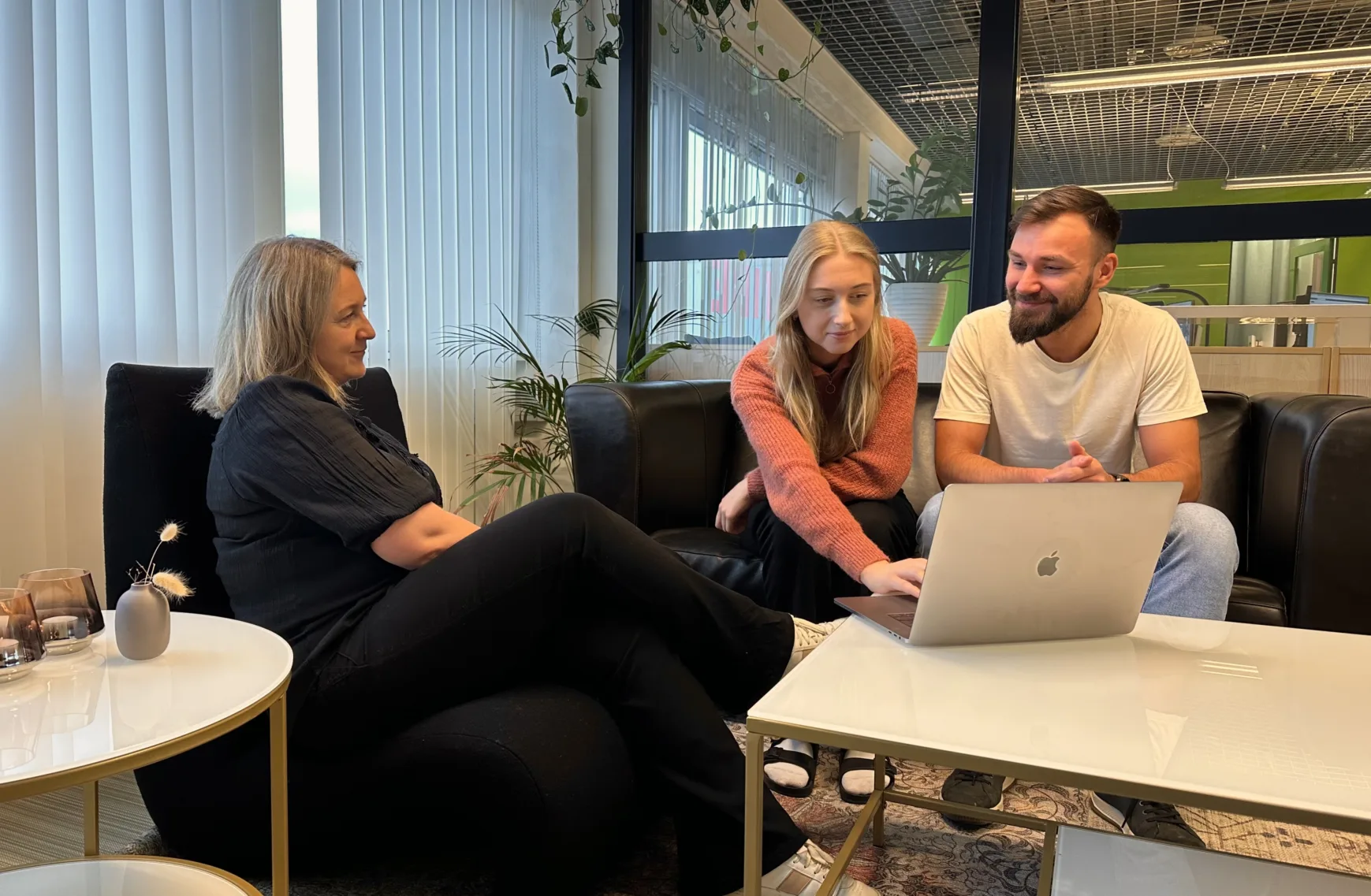Bilde av Stine Strande, Kaia Strande og Bartek Witkowski i Tibe Molde